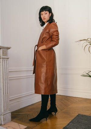 Le long trench en cuir