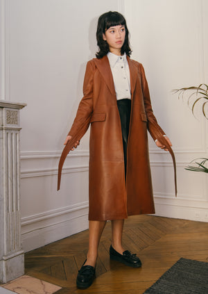 Le long trench en cuir