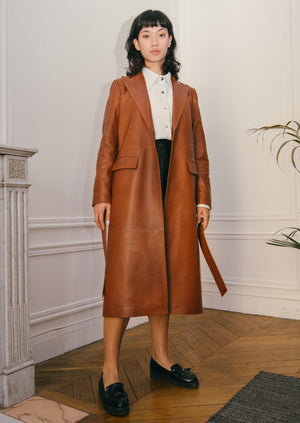 Le long trench en cuir